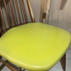 黄色いダイニングチェア【F01064】の画像