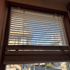 小窓　ブラインドカーテンの画像
