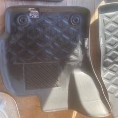 カローラクロス　レザー調マットの画像