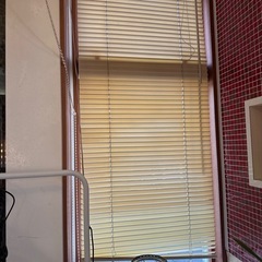 小窓　ブラインドカーテンの画像