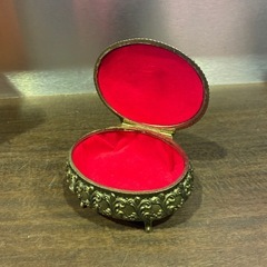 アンティークジュエリー入れの画像