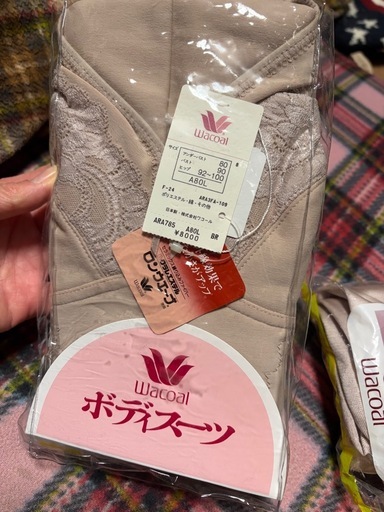ガードル2着　ボディスーツ4着　未使用品