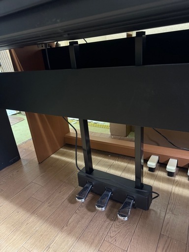 中古美品YAMAHA 電子ピアノ P-125B　純正スタンド、３本ペダル付き