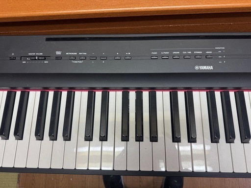 中古美品YAMAHA 電子ピアノ P-125B　純正スタンド、３本ペダル付き