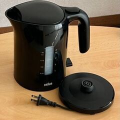 ブラウン 電気ケトルピュアイーズ WK304AJ-WK3000BKおしゃれ インテリアシンプル コンパクトワンプッシュオープン自動電源オフ持ちやすい 注ぎやすいドイツ設計空焚き防止水量計 目盛りブラックの画像