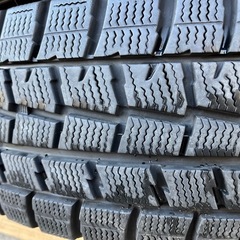 ダンロップスタッドレスタイヤ205/70-15 
の画像