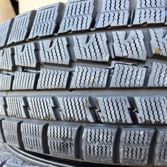 ダンロップスタッドレスタイヤ205/70-15 
の画像