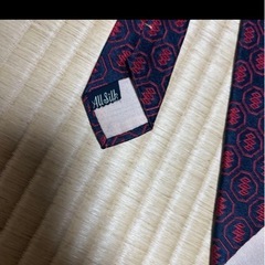 菱屋　ネクタイ　西陣織　ネイビーと赤の六角形模様の画像