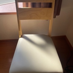 ダイニングテーブルの画像