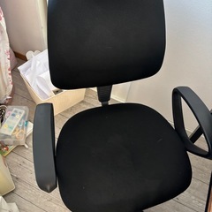 机、椅子の画像