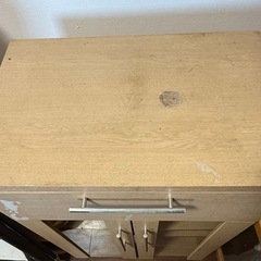 棚　収納ケース　木製食器棚 ガラス扉付き　
木目　ガラス扉　食器棚 の画像