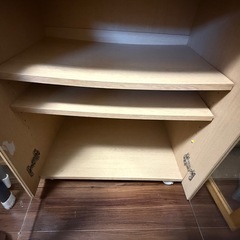 棚　収納ケース　木製食器棚 ガラス扉付き　
木目　ガラス扉　食器棚 の画像