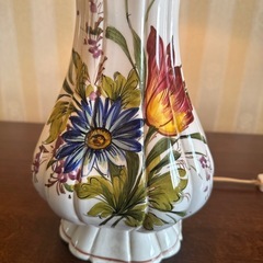 お花柄の陶器のランプの画像