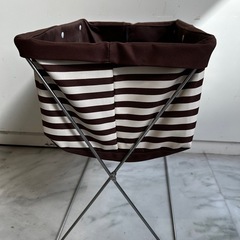 折りたたみ収納籠の画像