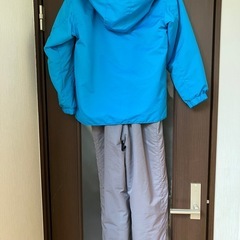 子供用スキーウェア140センチの画像