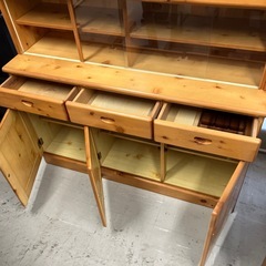 O 2601-555 パイン材使用　カントリースタイルキャビネット　上下分割式　キズ汚れ有りの画像