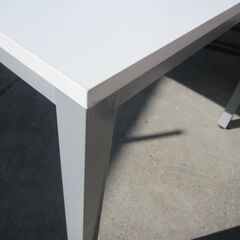 会議テーブル　ホワイト　1800ｘ900ｘ700　配線ボックスありの画像