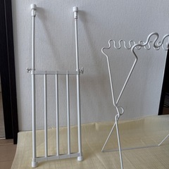 突っ張り棚、ゴミ袋の画像