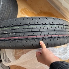 ハイエース　タイヤ　ダンロップ　新車外しの画像