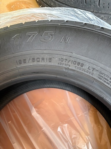 ハイエース　タイヤ　ダンロップ　新車外し