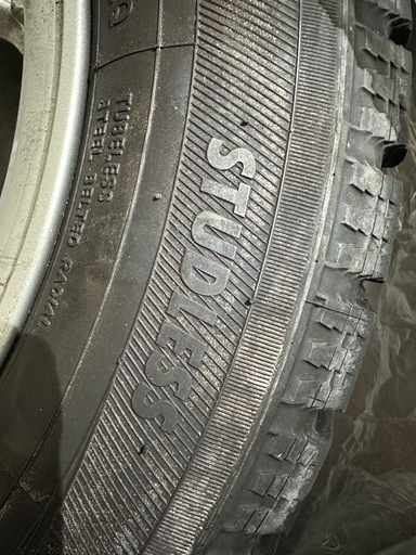 TOYOタイヤ 205/60 r16 92Q スタッドレス