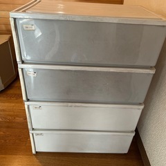 衣装ケース４個の画像
