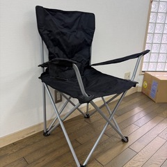 折りたたみ椅子の画像