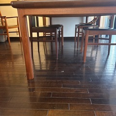 飲食店、アパレルのセンターテーブルに！一枚板の大きなダイニングテーブルの画像