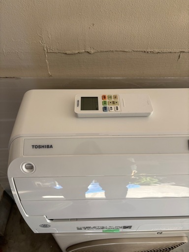 ?東芝の安心エアコン?取付込?お掃除機能付き❄️クリーニング済✨️中古 東芝 TOSHIBA ルームエアコン RAS-K221DX 2