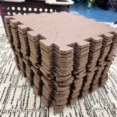 ジョイントマット　30.5×30.5cm　ブラウン27枚　アイボリー14枚　カゴ付の画像