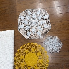 レースの敷物　4点の画像