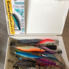 【まとめ売り】海釣り用品一式｜竿・リール・エギ多数・ライフベスト付の画像