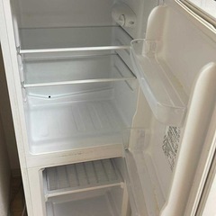 冷蔵庫106Lと冷蔵庫447L の画像