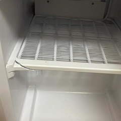 冷蔵庫106Lと冷蔵庫447L の画像