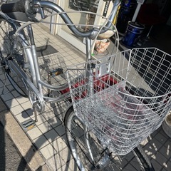 マットシルバーのママチャリの画像