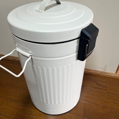 ペダル式　ゴミ箱　ホワイトの画像