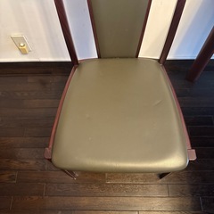 象嵌入り本革張りダイニングチェアの画像