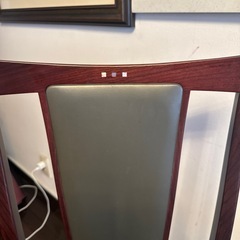 象嵌入り本革張りダイニングチェアの画像