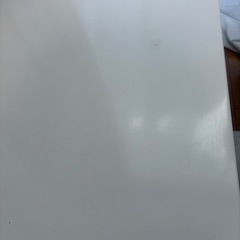 白いローテーブルの画像