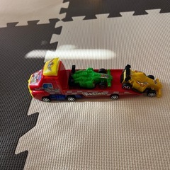 車のおもちゃの画像