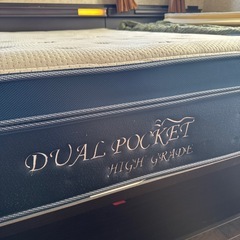 ニトリ　跳ね上げ式収納ダブルベッド　ライト、収納棚、コンセント付き　
ハイグレードマットレス付き　の画像