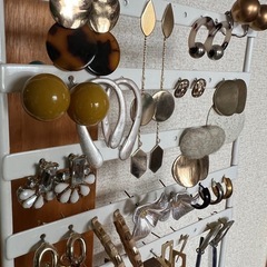 ピアス18点以上❣️まとめ売り　スタンド付きの画像