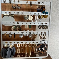 ピアス18点以上❣️まとめ売り　スタンド付きの画像