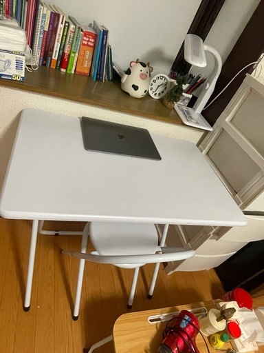 テープルと椅子 (Duyên Le) 竹橋のテーブル《学習机》の中古あげます