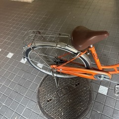 大人用自転車　26インチ　ママチャリ　ライト付き、カゴ付き、カギ付き、ギアなし、オレンジ　c3の画像