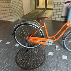 大人用自転車　26インチ　ママチャリ　ライト付き、カゴ付き、カギ付き、ギアなし、オレンジ　c3の画像