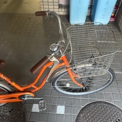 大人用自転車　26インチ　ママチャリ　ライト付き、カゴ付き、カギ付き、ギアなし、オレンジ　c3の画像