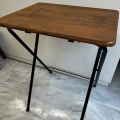 木製折りたたみデスクの画像
