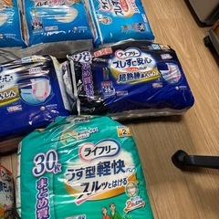大人用　おむつなど　各種サイズありの画像