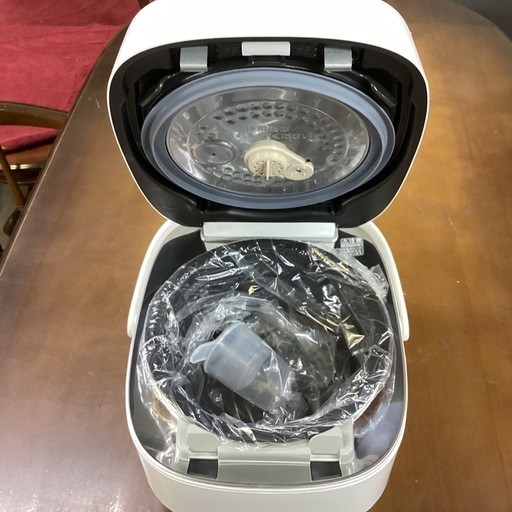 万代店　TOSHIBA 炊飯器　5.5合 
